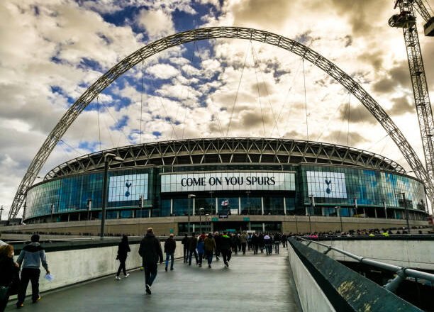 Tottenham accept Leicester bid for midfielder Skipp