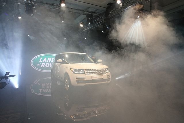 UK Luxury Cars in Sanctioned Russia Attributed to Illegal Trade, Says Industry Leader