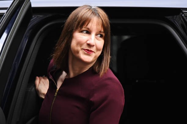 Economists Urge Rachel Reeves to Ease Fiscal Rules or Raise Taxes Amid Spending Pressures