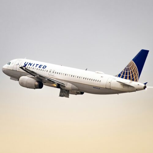 United Airlines Flight Diverts Safely to Ireland After Crew Reports Engine Vibrations