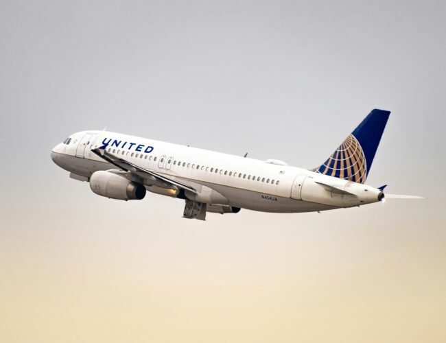 United Airlines Flight Diverts Safely to Ireland After Crew Reports Engine Vibrations