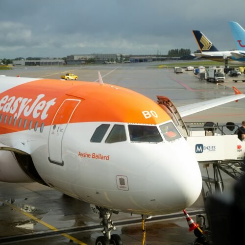 Apollo Launches £5.7 Billion Bid for easyJet as Takeover Battle Intensifies
